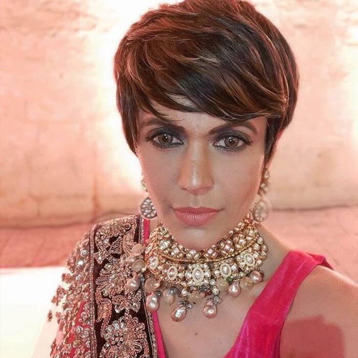 साड़ी में नजर आई Madira Bedi