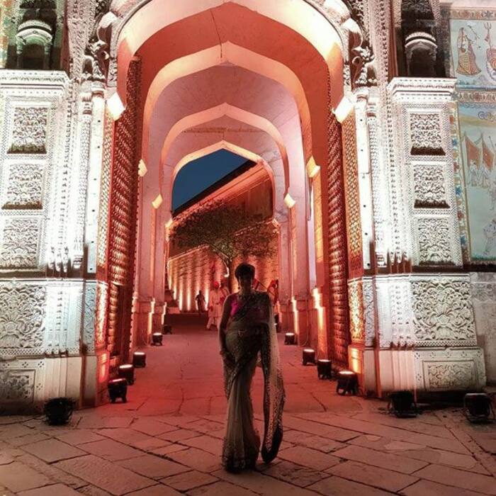 एक साथ पोस्ट की कई तस्वीरें