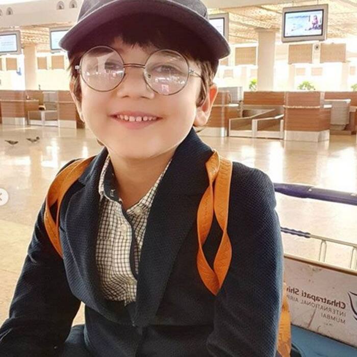 चमक उठा नन्हें कैरव का चेहरा