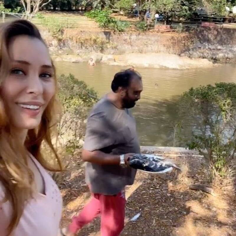 Salman Khan के फार्महाउस पर मछलियां पकड़ती दिखीं कथित गर्लफ्रेंड lulia Vantur, Video ने सोशल मीडिया पर मचाई धूम