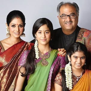 Sridevi के साथ क्यूट थी बेटियों की बॉन्डिंग, बोनी कपूर संग ट्रेडिशनल अवतार में सामने आई ये पुरानी फोटो