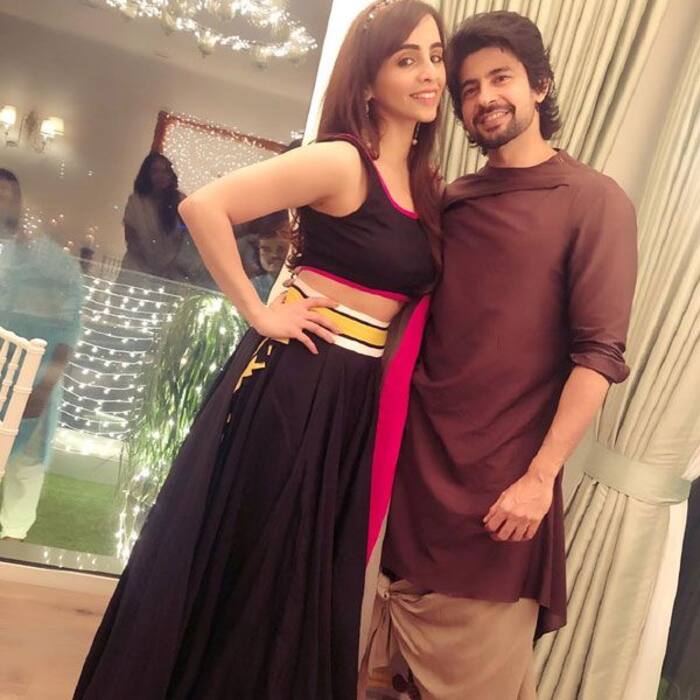 बेहद खुश नजर आया कपल