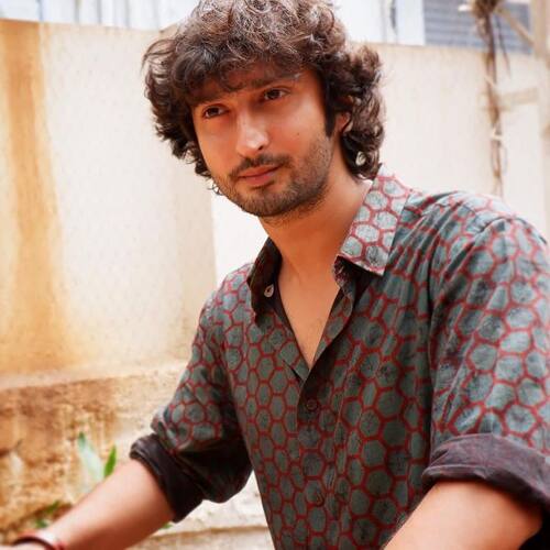 Kunal Karan Kapoor Latest News Photos Videos Awards Filmography Kunal Karan Kapoor Biography Bollywood Life The first time that kunal karan kapoor found himself immersed in the world of cinema was when he watched steven. kunal karan kapoor biography