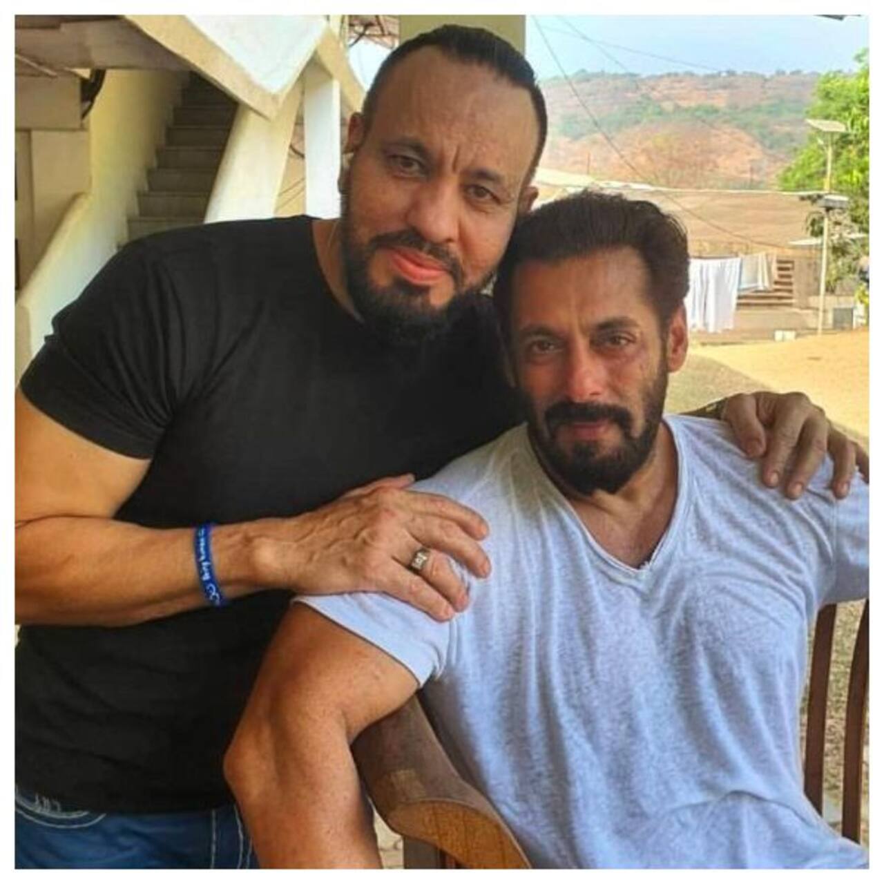 Eid Special Salman Khans Bodyguard Shera Shares Pic With Actor For Fans