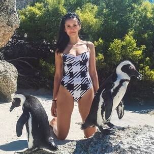 'The Vampire Diaries' फेम Nina Dobrev ने Penguins के साथ दिया हॉट पोज, देखें ये Photo