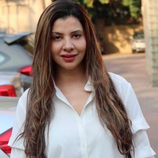 Bigg Boss 2 contestant Sambhavna Seth rushed to hospital; Kamya Panjabi