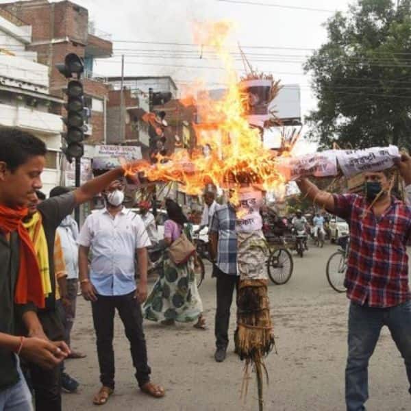 RIP Sushant Singh Rajput: People burn effigies of Salman Khan and Karan Johar in Patna, call his death a murder RIP Sushant Singh Rajput: People burn effigies of Salman Khan and Karan Johar in Patna, call his death a murder