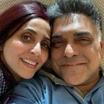 'Mujhe meri biwi se bachao,' says Ram Kapoor as Gautami Gadgil sings Sheher ki ladki