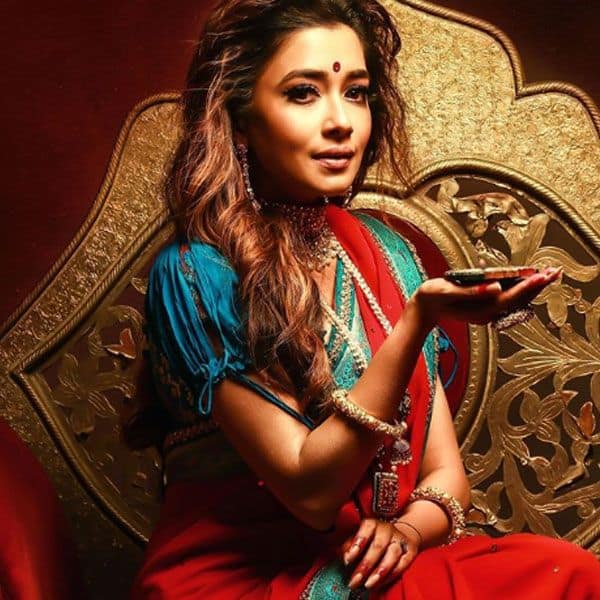 खूबसूरत बंगाली साड़ी में नजर आई Tina Dutta