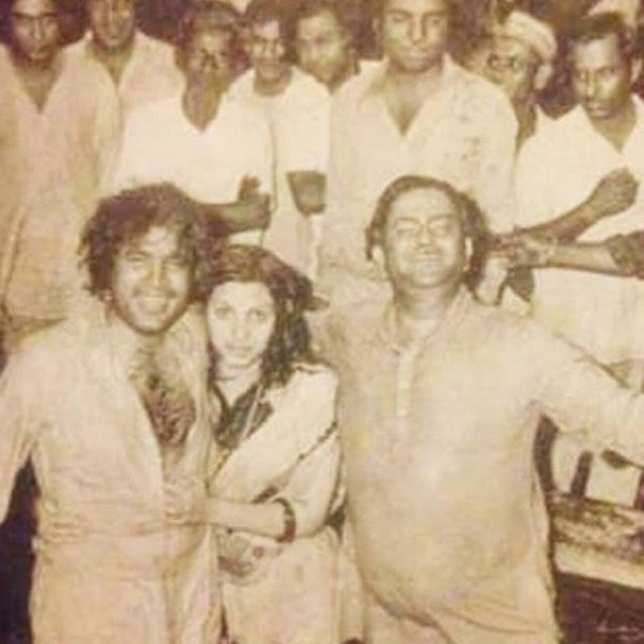 पति राजेश खन्ना के साथ ऐसे मनाती थीं होली का त्योहार