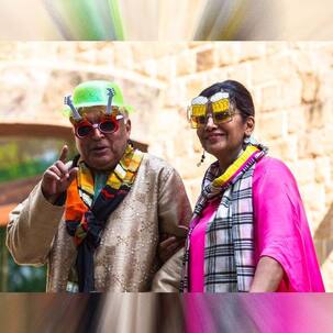 शबाना आजमी और जावेद अख्तर की फनी तस्वीर हुई वायरल, अदाकारा ने कहा ‘नाम आप खुद ही रखिए...’