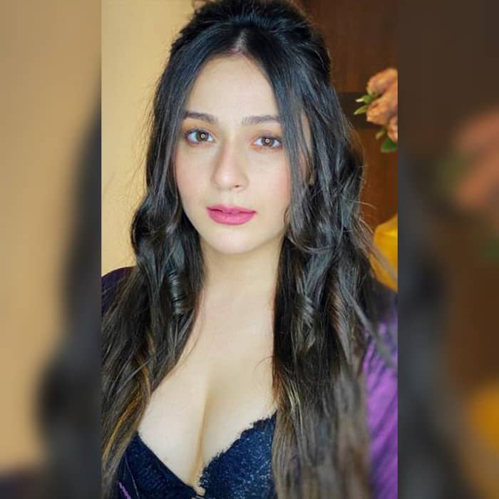 प्रियल गौर ने लॉकडाउन में बदल लिया रुप