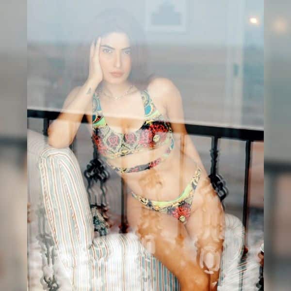 स्टाइलिश लुक आ रहा है फैंस को पसंद