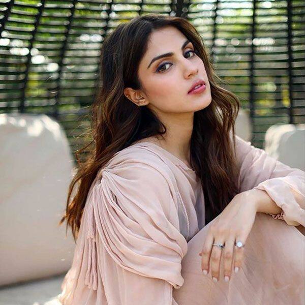 New twist in Rhea Chakraborty case, NCB Chief said 'Drug Racket Have Links  With Dubai and terror groups', Read Latest Bollywood News: रिया चक्रवर्ती  मामले में आया नया मोड़, एनसीबी चीफ ने