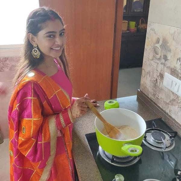 नीति टेलर ने धूमधाम से पूरी की पहली रसोई की रस्म
