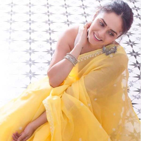 Khatron Ke Khiladi 10 contestant Amruta Khanvilkar looks prettiest in a yellow saree — view pics