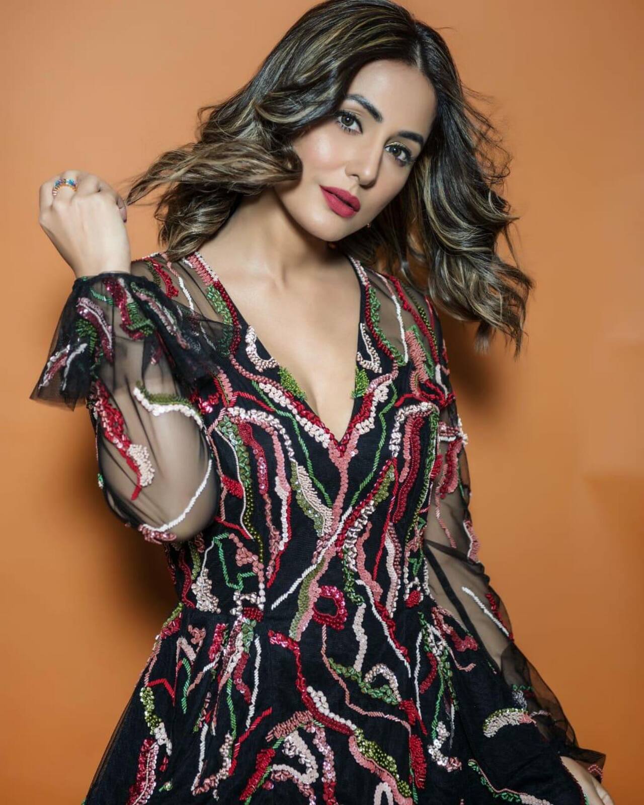 Bigg Boss 14: Hina Khan stuns in bell bottoms and a semi-sheer top on ...