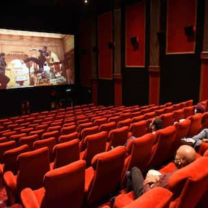 मल्टीप्लेक्स चेन ने सिनेमाघरों के खुलने से पहले लिया बड़ा फैसला, ओटीटी पर रिलीज हुई फिल्में थिएटरों में नहीं देंगी दस्तक