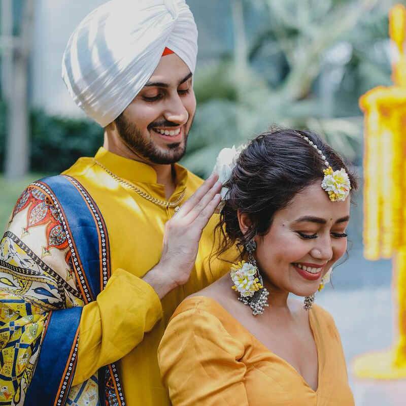 Neha Kakkar's mehendi ceremony photos Goes Viral on Social Media- Read  Latest TV news and Gossip- नेहा कक्कड़ ने दुल्हन बनने से पहले लगवाई  बॉयफ्रेंड रोहनप्रीत के नाम की मेहंदी ...