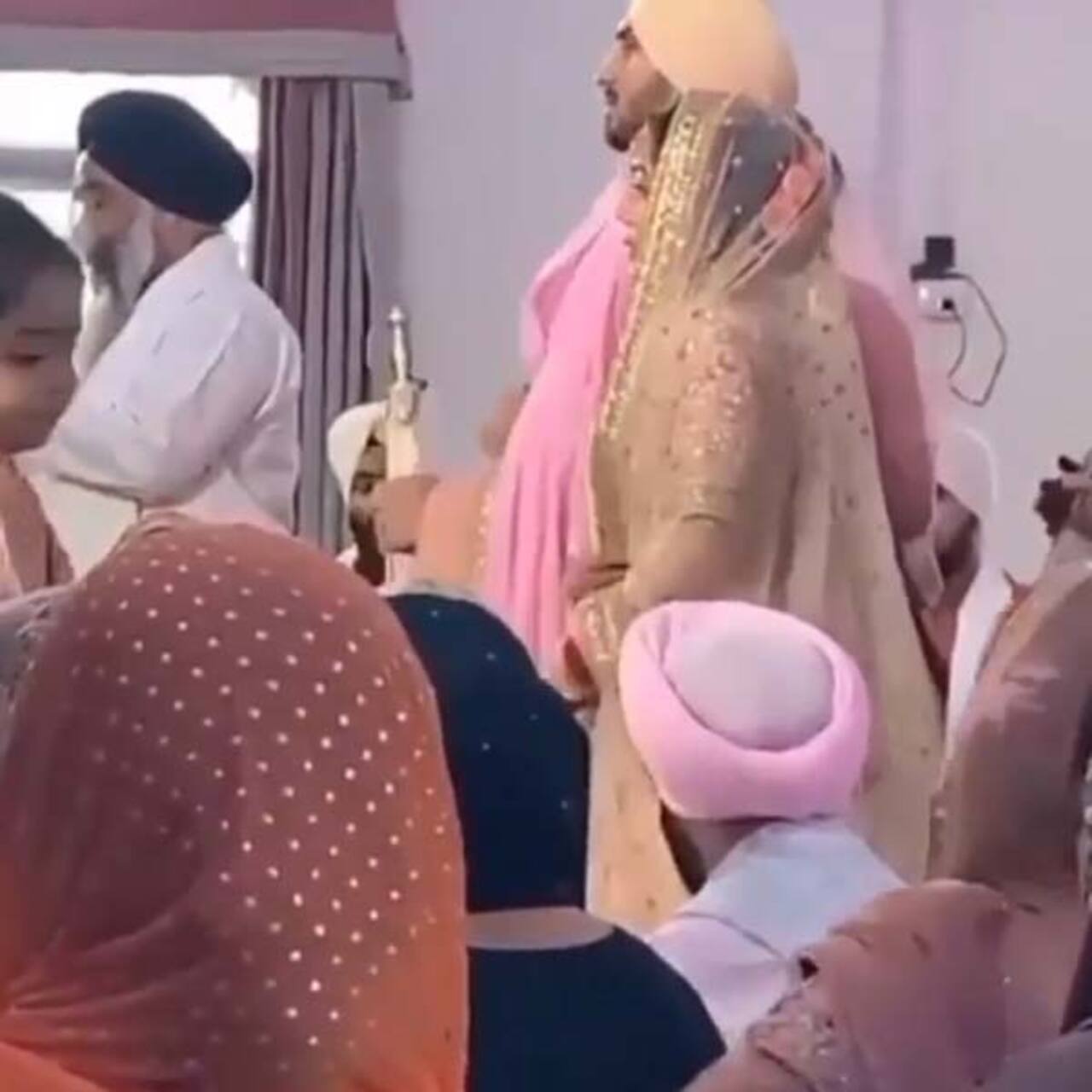 रोहनप्रीत सिंह संग नेहा कक्कड़ ने लिए सात फेरे, सामने आया शादी का वीडियो