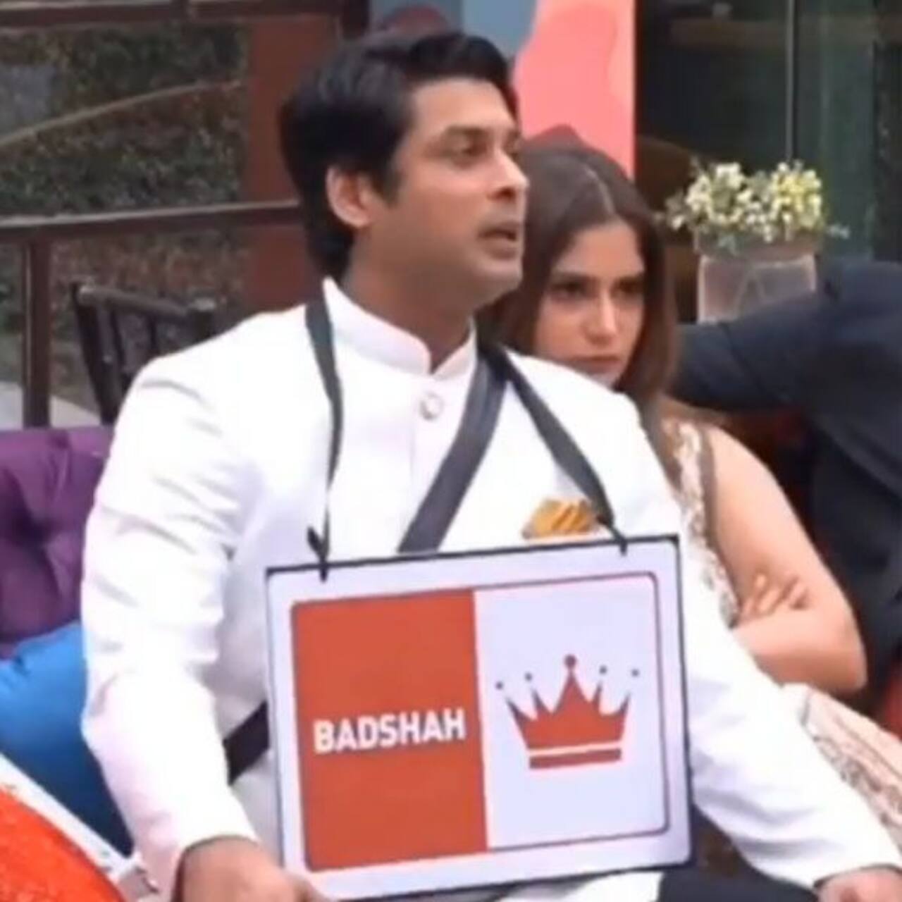 Video Of The Week Bigg Boss 13 Winner Sidharth Shukla Received 40 Birthday Bumps From His