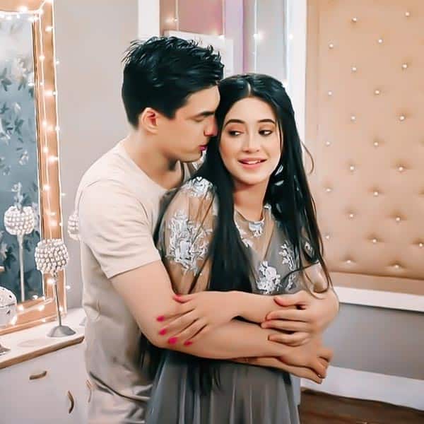 Featured image of post Cute Kartik Naira Whatsapp Dp / Kartik and naira cute scene#kaira cute scene#kartik and naira whatsapp status#celebrity gupchup hii guy, know more about ur favourite celebrities# biography.