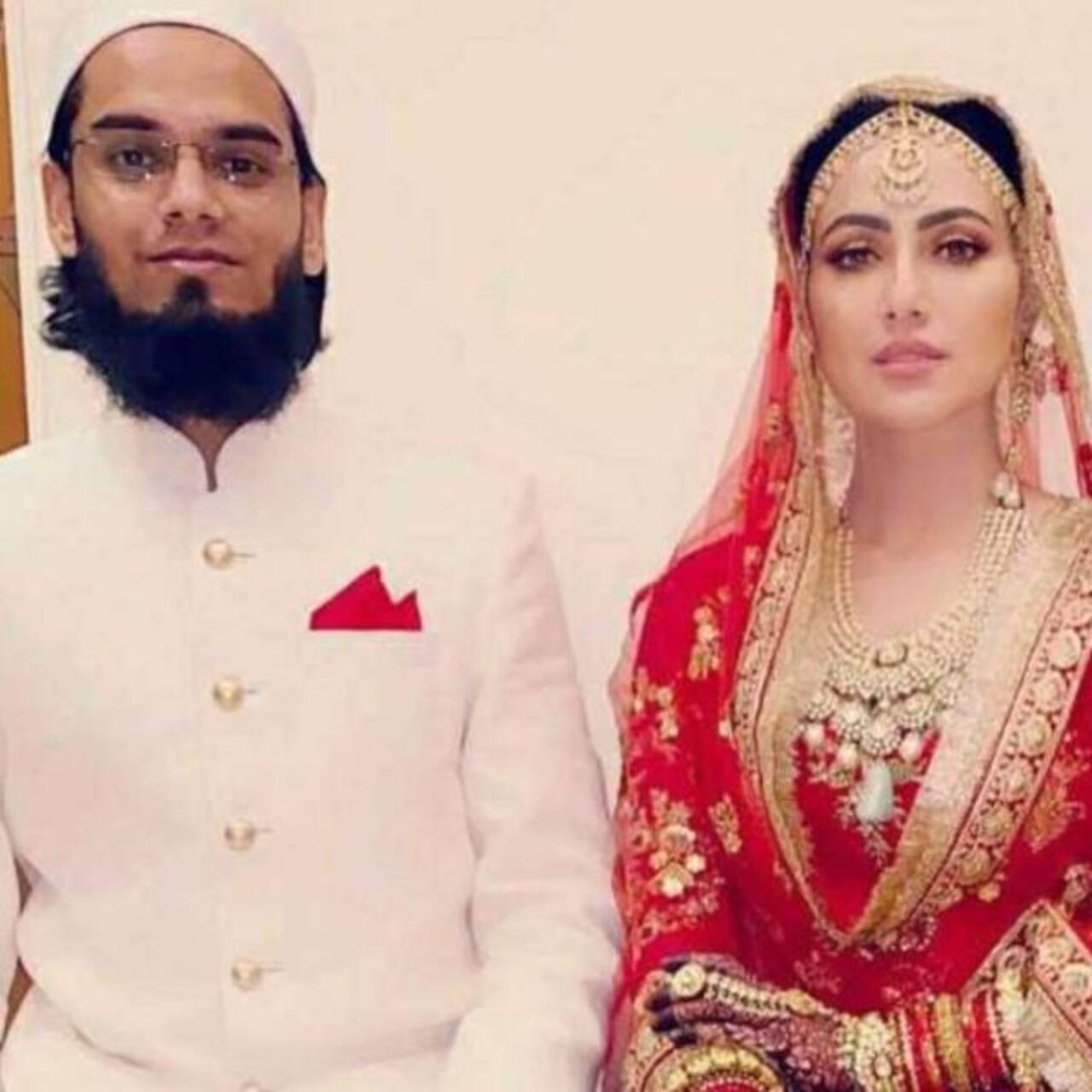 Sana Khan changes her name to Saiyed Sana Khan after marrying Mufti ...