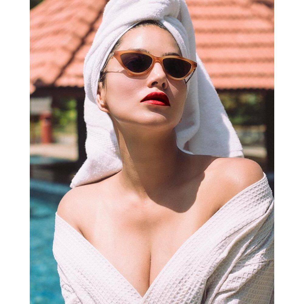 Sunny Leone Hot and Sexy Photos