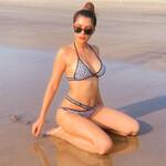 Ruhi Singh makes heads turn in latest bikini pics