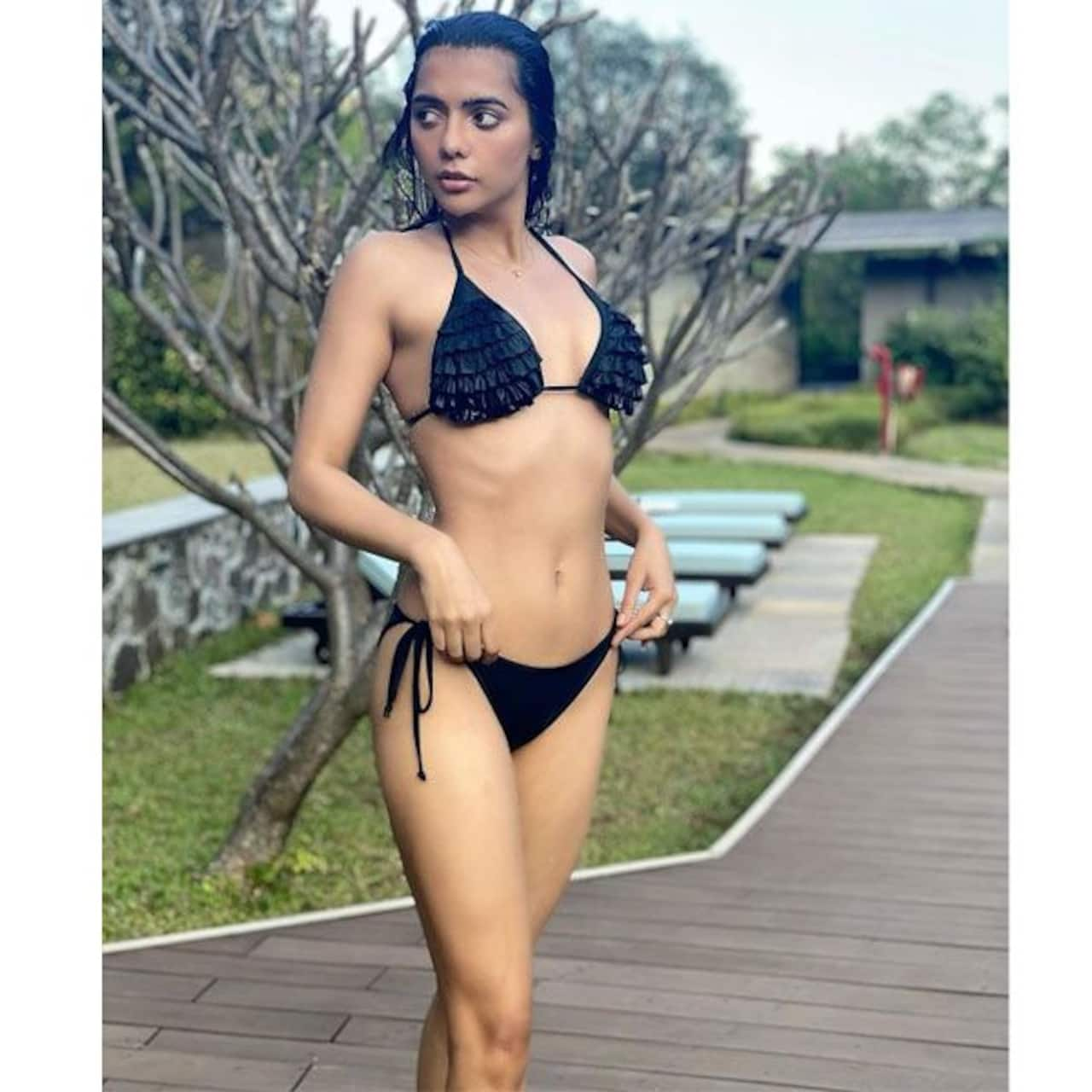 Ruhi Singh Makes Heads Turn In Latest Bikini Pics 5892