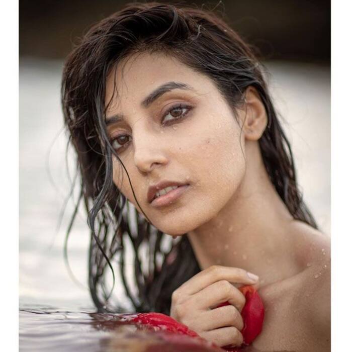 सिंपल से बोल्ड हुईं हर्षिता शेखर कौर