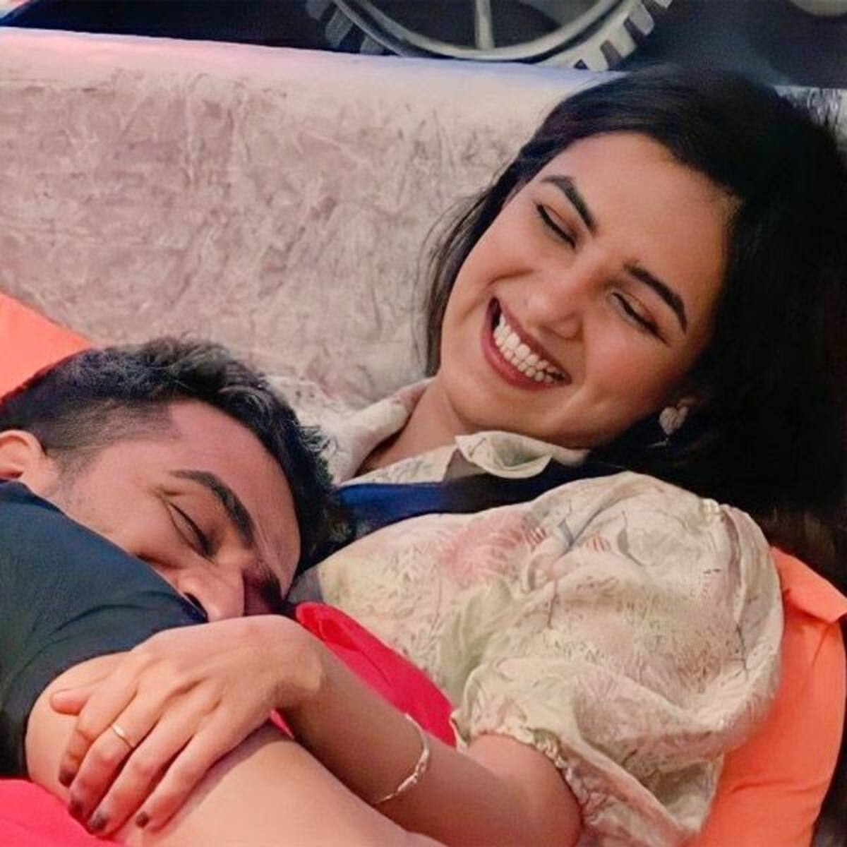Bigg Boss 14: Jasmin Bhasin & Aly Goni's adorable pictures will make you  root for #JasLy