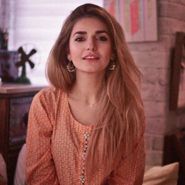 Momina Mustehasan