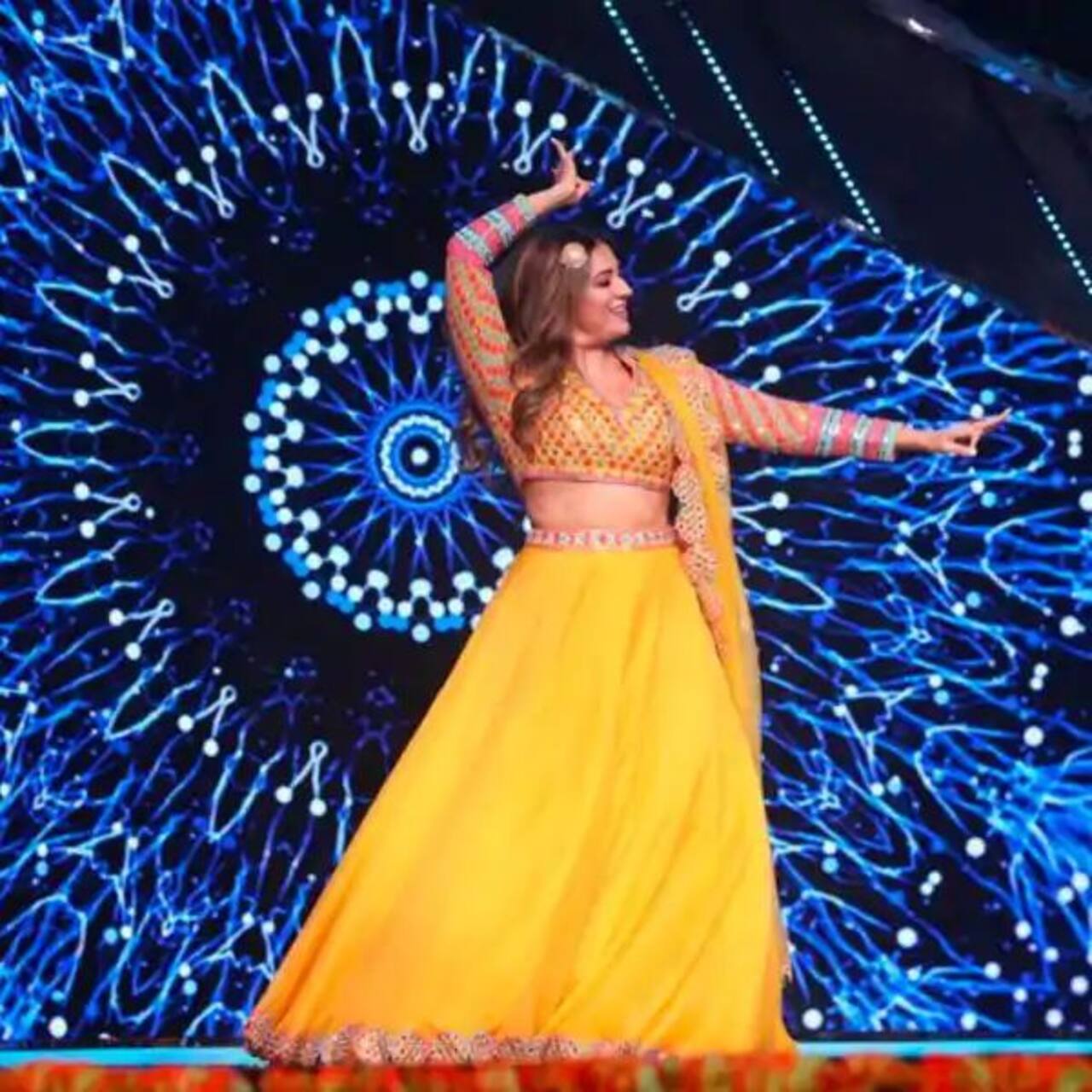 Indian Idol 12 Rohanpreet को सेट पर देखकर रो पड़ीं Neha Kakkar, Himesh