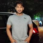Sidharth Shukla captured by the paparazzi outside a studio in Andheri — view pics
