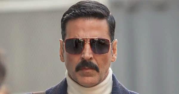 Latest picture of Akshay Kumar in a new hairstyle  Photo  Picture  Pic   BoxOfficeMoviesin