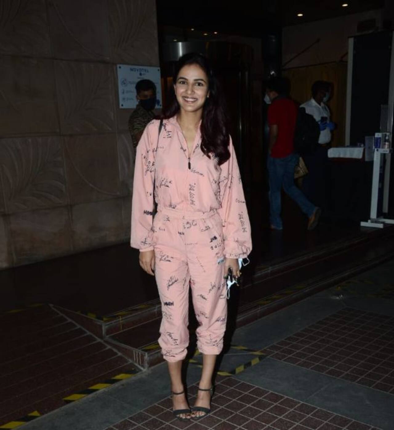 Jasmin Bhasin rocks a baby pink outfit as she is seen with Shardul ...