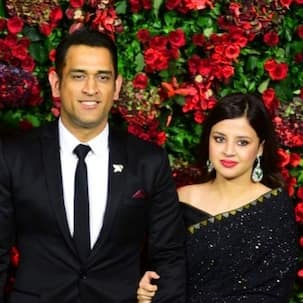 MS Dhoni and Sakshi Dhoni grooving to Mummy Nu Pasand are #couplegoals