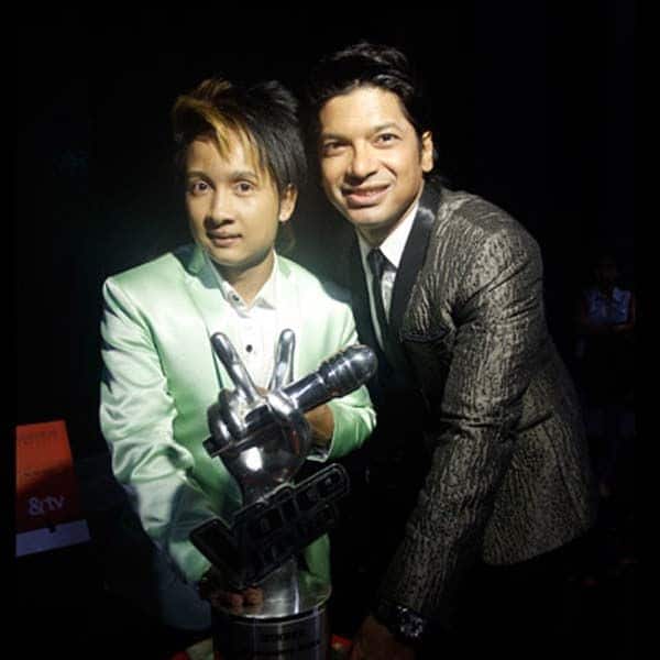 Pawandeep with Bollywood singer Shaan