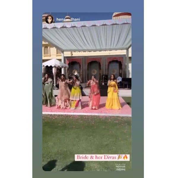 Bride and her divas
