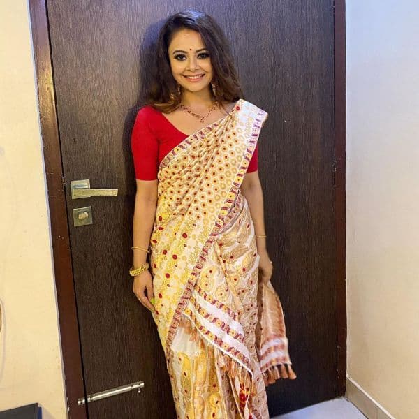 Devoleena Bhattacharjee wins us over with her Bihu dance in a skywalk in  Guwahati, Assam - watch video