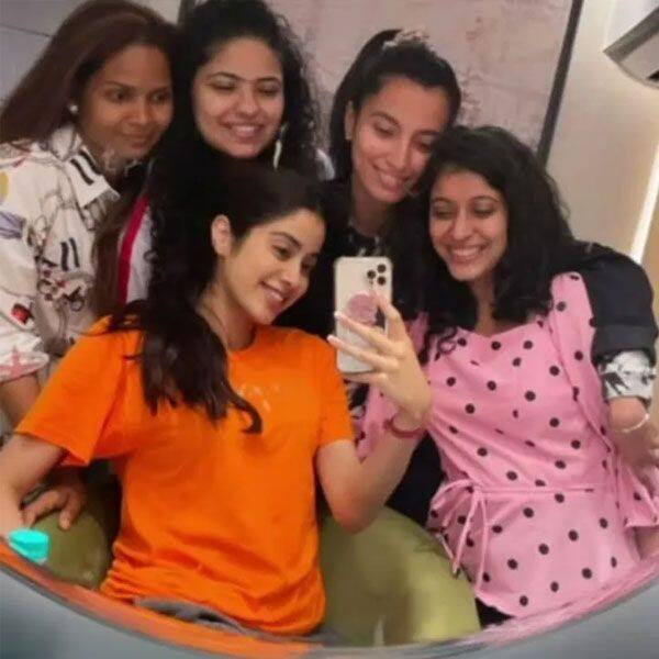 Janhvi's Jerry Fam