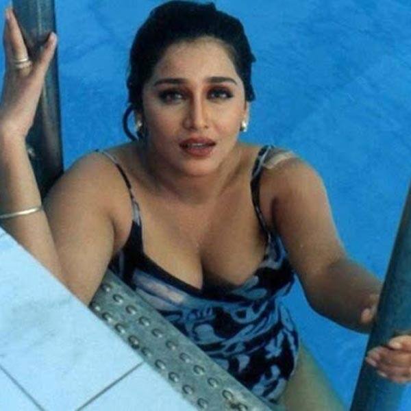 Major Throwback !! 90 के दशक में जब Madhuri Dixit ने पहनी थी बिकिनी, पूल  में Anil Kapoor के भी छूट गए थे पसीने