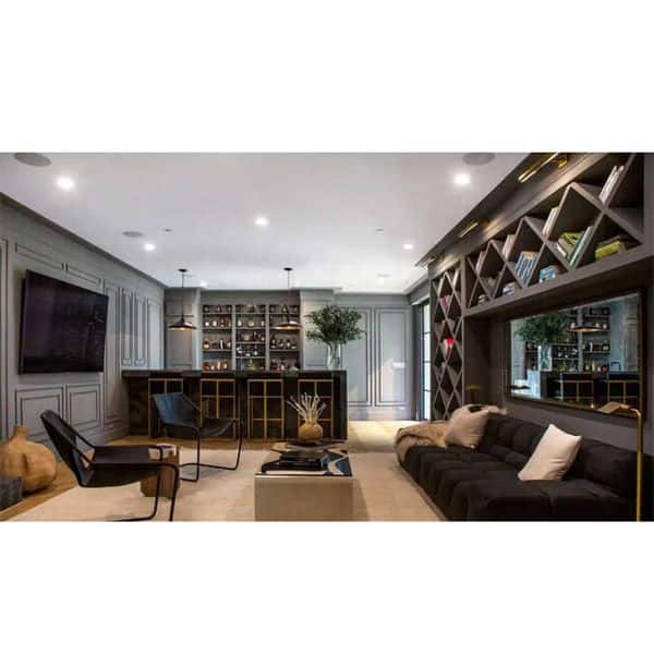 Grand house filled with luxurious amenities