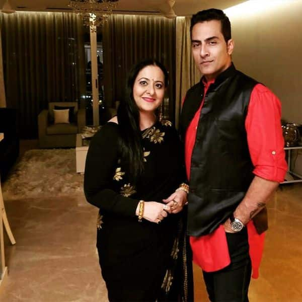 Anupamaa एक्टर Sudhanshu Pandey की पत्नी Mona Pandey को नहीं पसंद लाइमलाइट, तस्वीरों में देखें वनराज के असली परिवार की झलक