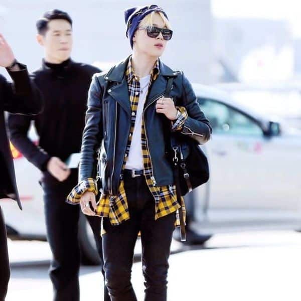BTS: Kim Taehyung Serves Stylish Travel Look With His Mute Boston Bag,  ARMYs Crown Him 'Fashion King' - News18