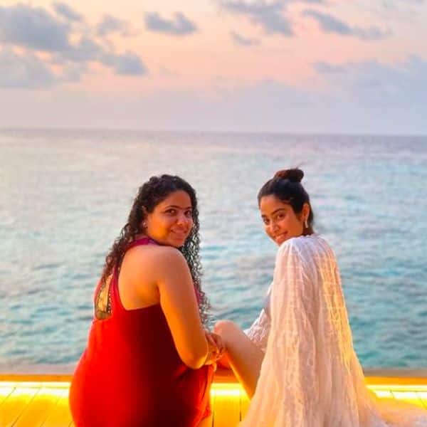 It seems as Janhvi is getting the hype of Maldives