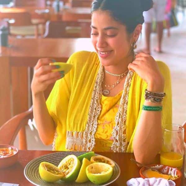 Janhvi treats her fans with a cute picture