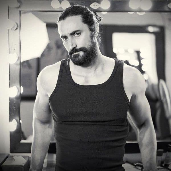 Kunal Kapoor rocks in this style