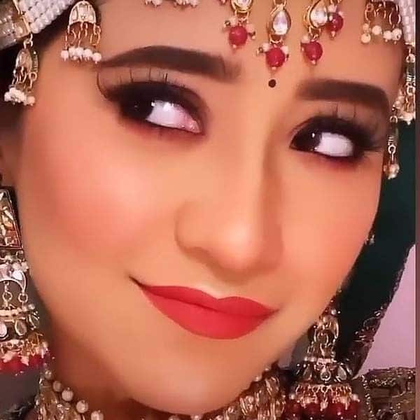 ‘ये रिश्ता क्या कहलाता है’ (Yeh Rishta Kya Kehlata Hai) के सेट से सामने आया शिवांगी जोशी (Shivangi Joshi) का ब्राइडल लुक